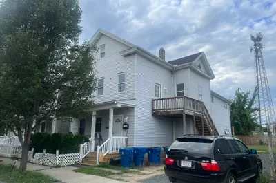 64 New Bridge Street #2