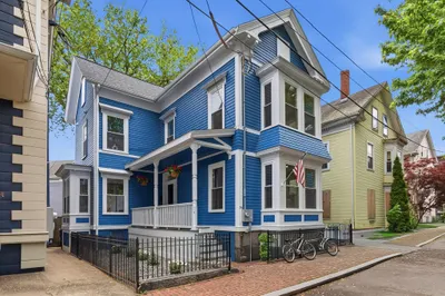 7 1/2 Pleasant St 1