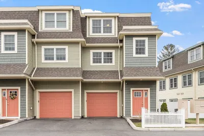 12 River St #8 1