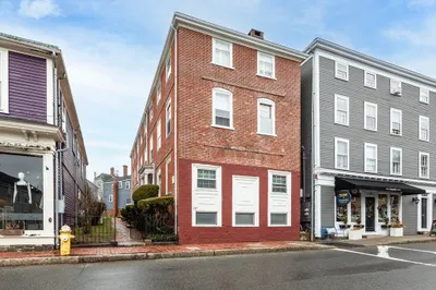 137 Washington St #1R