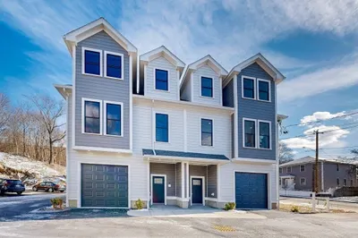 339 Quarry St #2