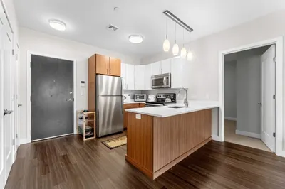 999 Hancock St #306