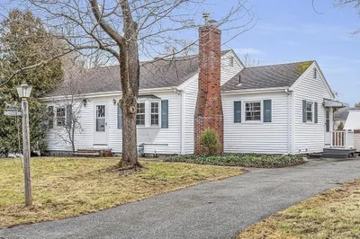 7 Colonial Terrace