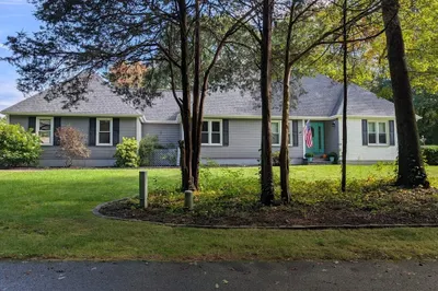 4 Shady Brook Ln 1