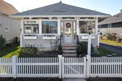 111 Darrow St 1