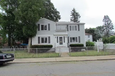 7 Winborough St
