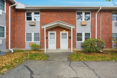 19 Manor Court #19 1