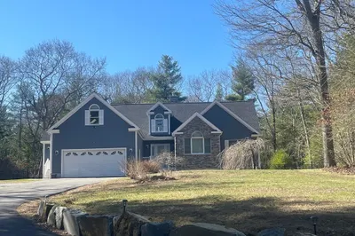 10 Lemore Avenue 1