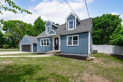 1330 Main St 1