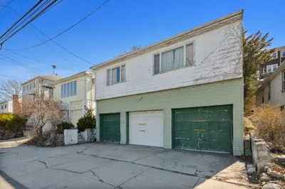92+96 Waldemar Ave 1