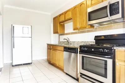 435 Walnut Ave #9