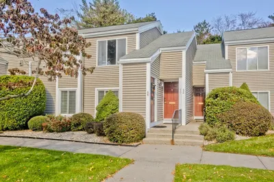 50 Nassau Dr #50 1