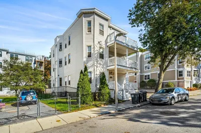81 Kingsdale St