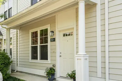 5 Lark Dr #203 1