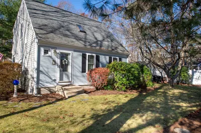 31 Mashpee Neck Rd 1