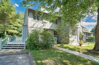 16 Meadowbrook Ln #16