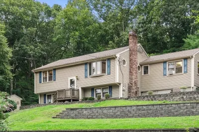 66 Lakeshore Dr 1