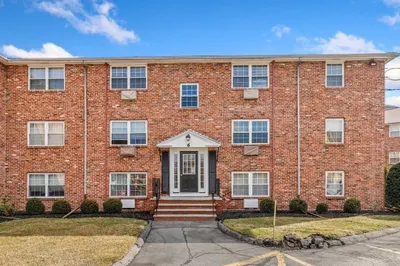 6 Colonial Village Dr #2 1