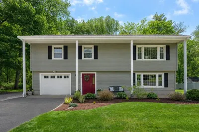 11 Longmeadow Road 1