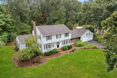 27 Brookside Rd