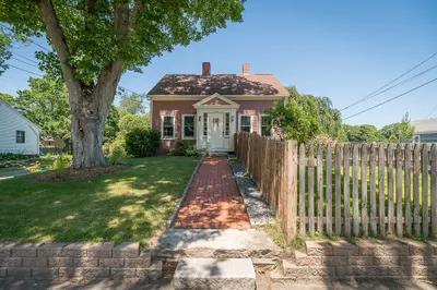 425 Main St