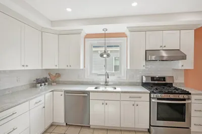 28 Shapley Ave #2