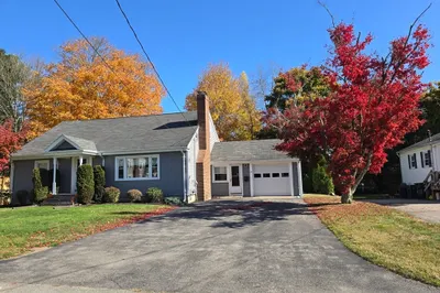 15 Carrlyn Rd