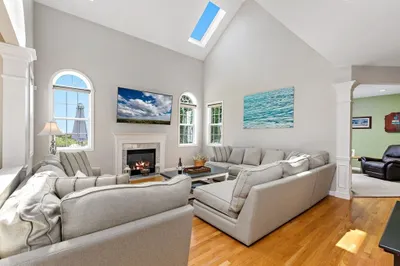 407 Raymond Rd 1