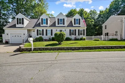13 Hoyt Ave 1