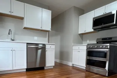 82-84 River St #82