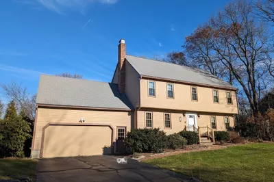 10 Lawrence Dr 1