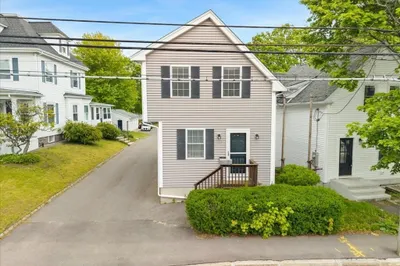 195 Bay St 1