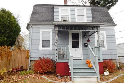 35 Jenny Lind St