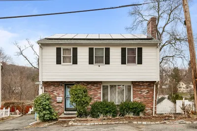70 Crescent Ln 1