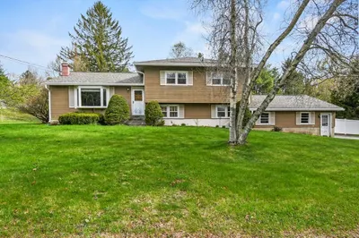 24 Bruce Dr 1