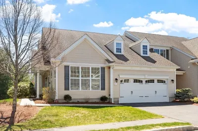 2 Hopkins Cir #2