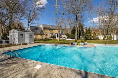 18 Grandwood Drive 1