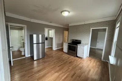 8 Newport St #2