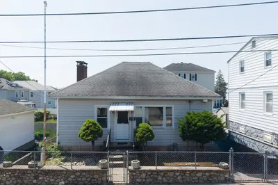 65 Beattie St