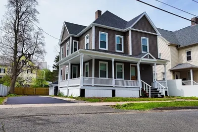 4 Bates St