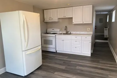 99 Mammoth Rd #1