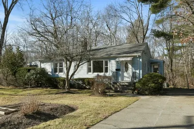 1121 Main St 1