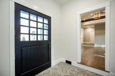 18 Wolcott Ave 1