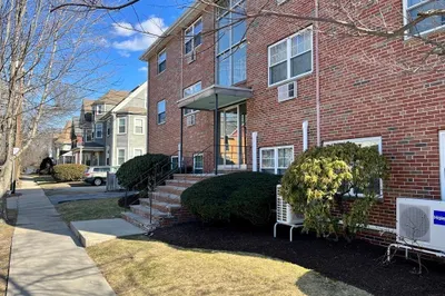 1 Wyman St #4