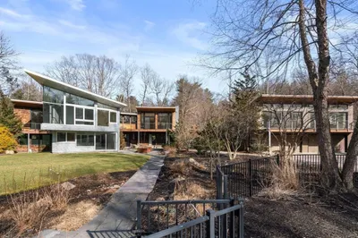 482 Glen Road 1
