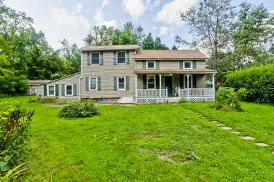 23 Maple St 1