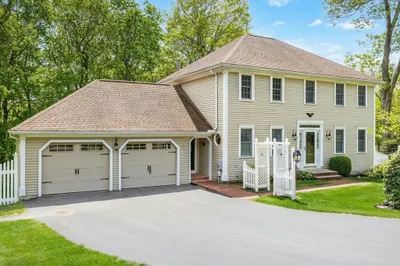 19 Steppingstone Dr 1