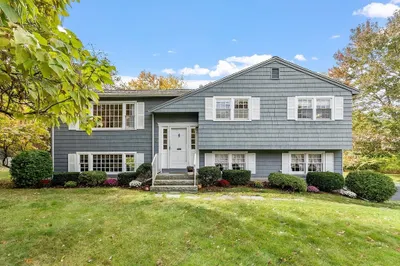 2 Longspur Rd