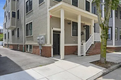 613 E 6th St #3 1