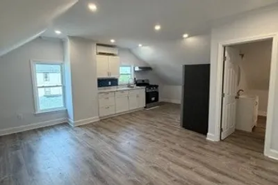 220 Fifth St #3 1